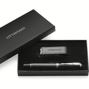 Set Regalo Ottaviani Uomo: Penna Sfera Design Carbonio e Chiavetta USB in Pelle Nera