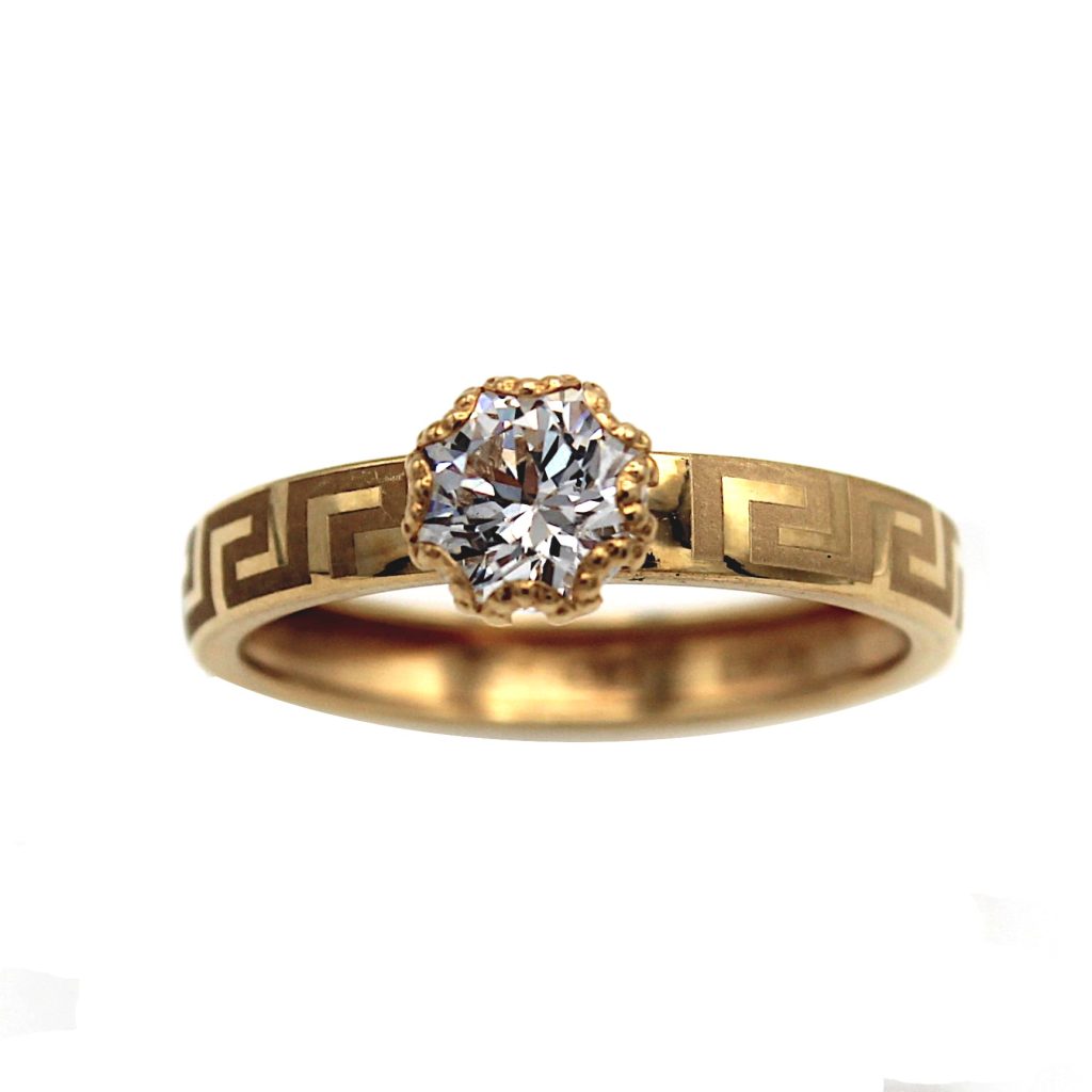 Anello Solitario in oro 18 carati a fascia con greca