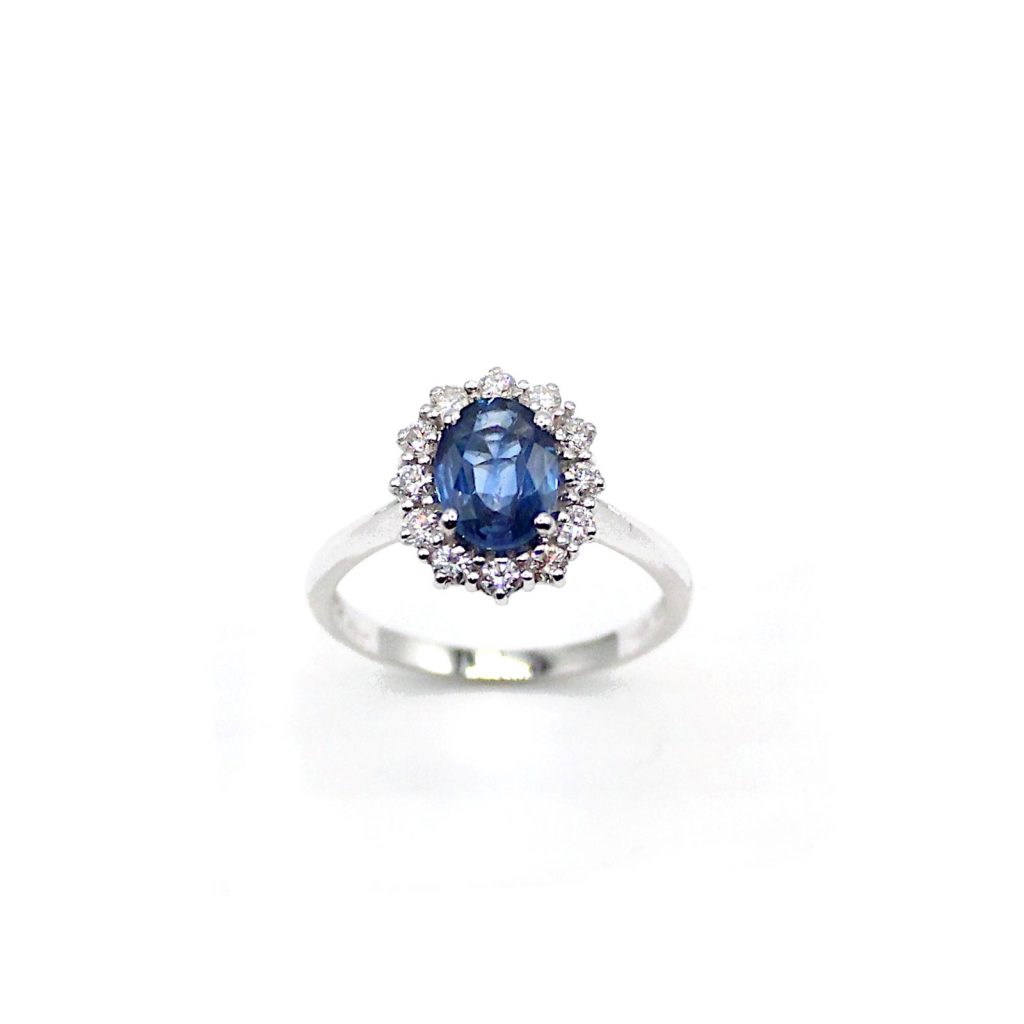 Anello in oro 18 carati con zaffiro e diamanti
