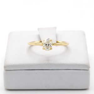 Anello Solitario in Oro Giallo 18KT Fatto a Mano con Diamante Naturale Taglio Ovale | Gioiello Artigianale Made in Italy – Eleganza Eterna