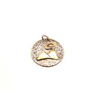 Charm Pendente Argento Sterling 925 Made in Italy Vesuvio Finitura Martellata e Dettagli Dorati